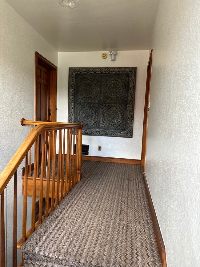 Building Photo - 803 Young St