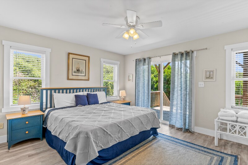 Building Photo - 5207 Emerald Dr