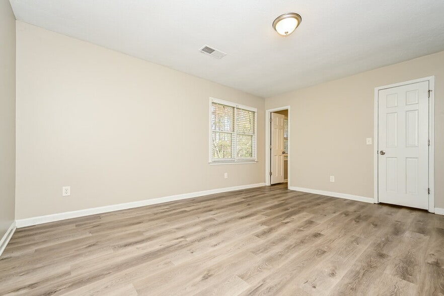 Building Photo - 120 Tanglewood Dr