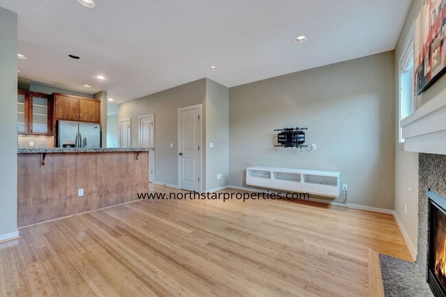 Building Photo - Stylish Multnomah Village Townhome