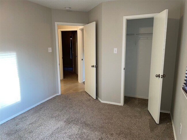 Building Photo - 12722 Kiev Hills Ln