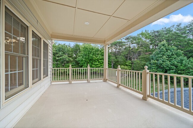 Building Photo - 27556 Paddock Trail Pl