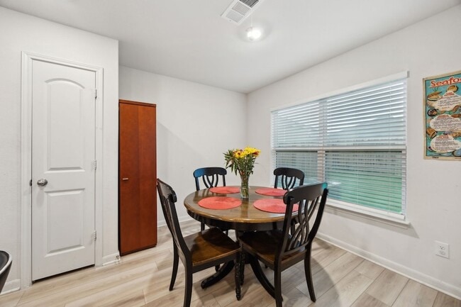 Building Photo - 1417 Sunkiss Dr