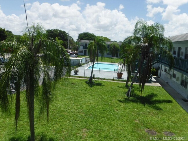 Building Photo - 1045 NE 39th Dr