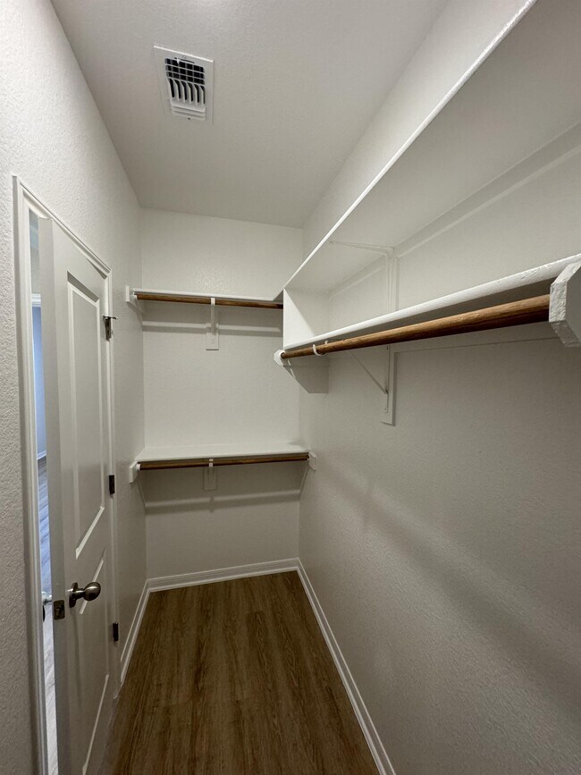 Building Photo - 8810 Happy Vly Dr