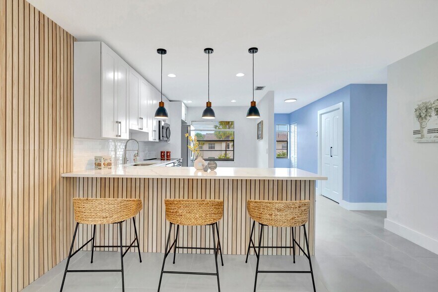 Building Photo - 7898 Eastlake Dr