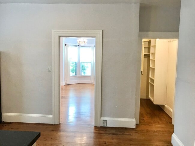 Building Photo - Charm-Filled 1BR/1BA Prime Noe Valley Cond...