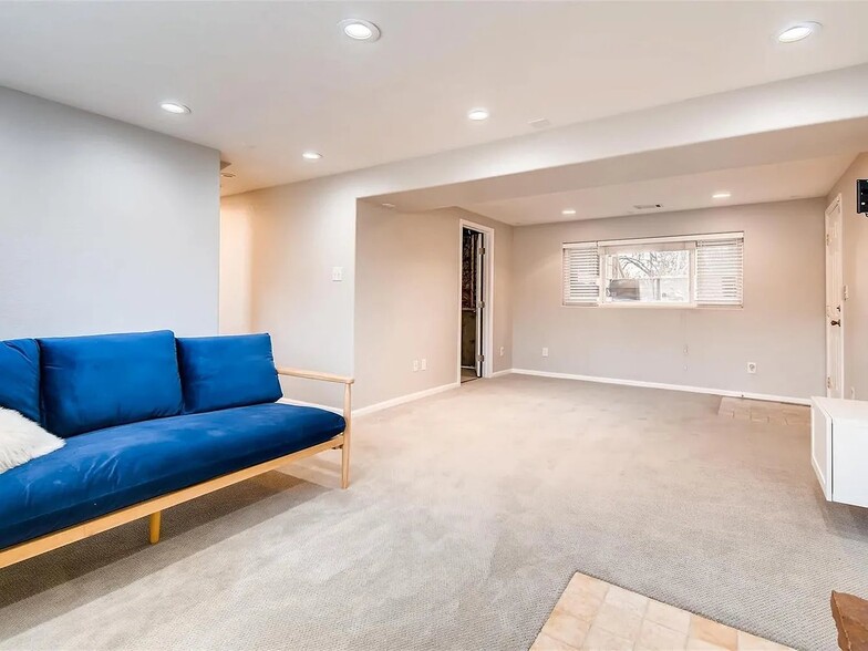 Building Photo - 1403 Lefthand Dr