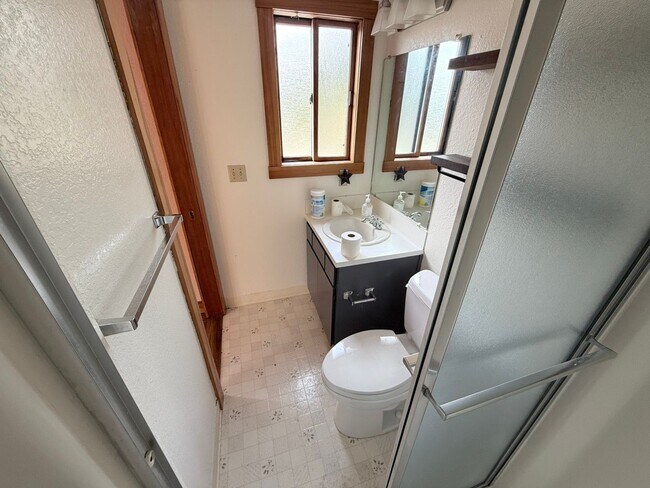 Building Photo - Beautiful 4 Bed, 2 Bath Single Family Home 2 Attached Car Garage and Laundry In Unit!