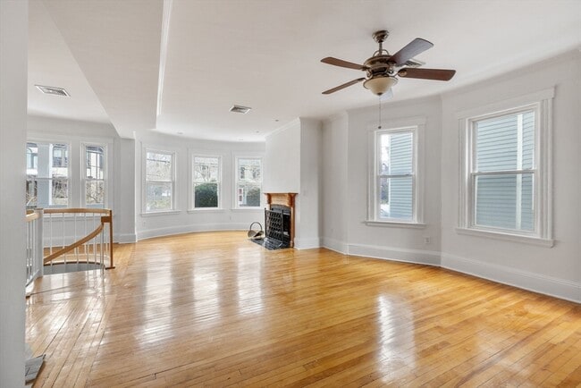 Building Photo - 114 Trowbridge St