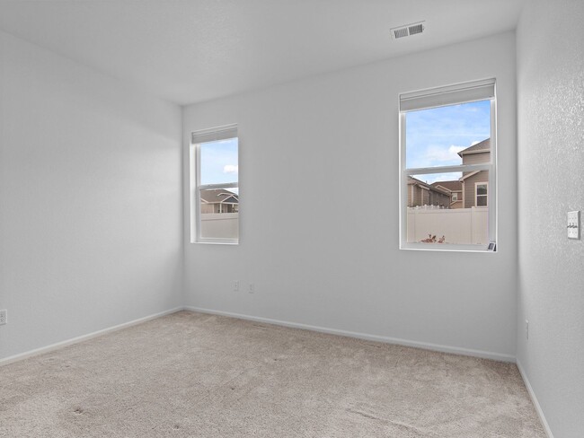 Building Photo - Modern Home With Great Amenities Available...