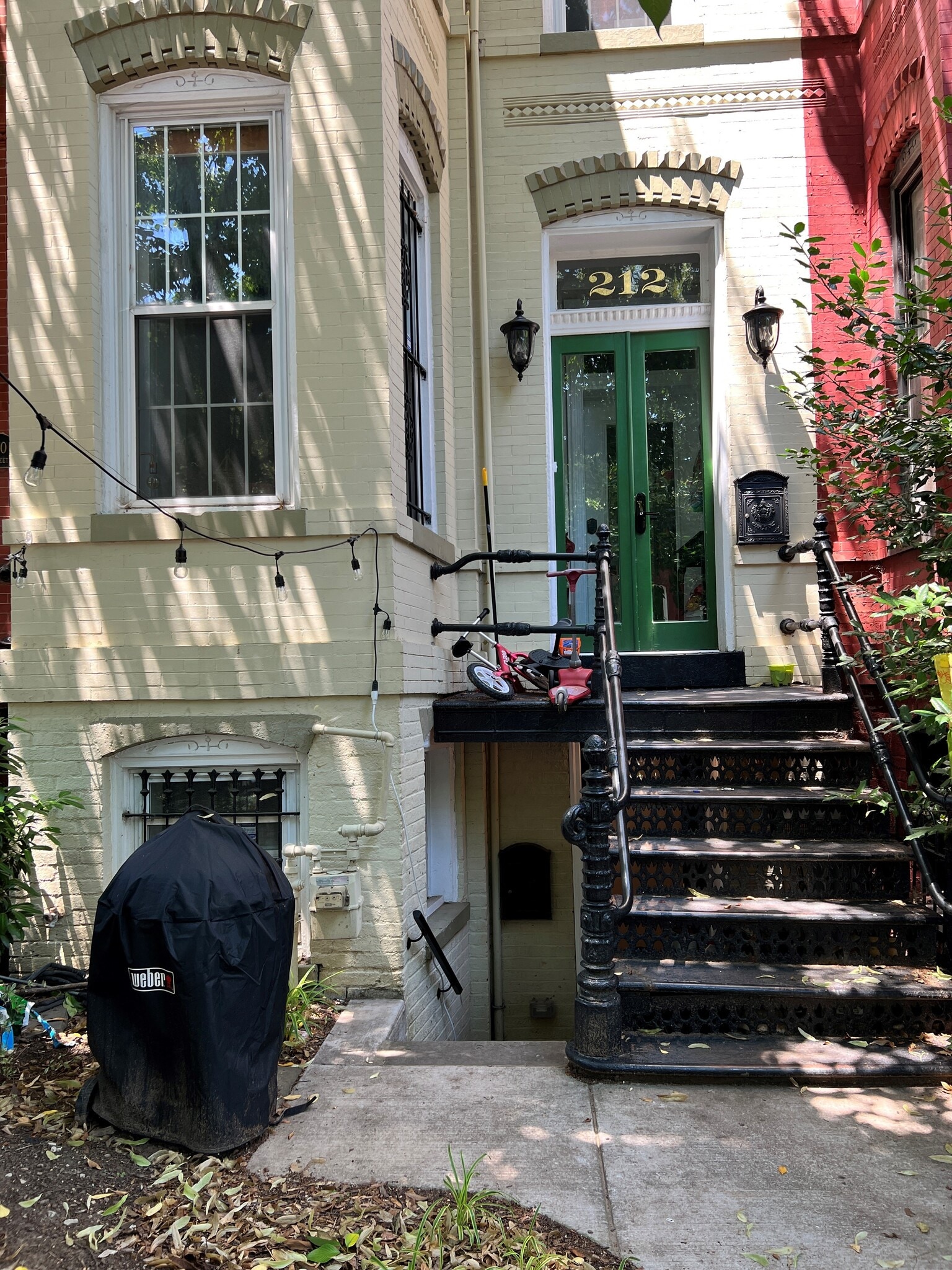 Front Of Row Home - 212 5th St NE