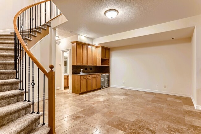 Building Photo - 736 Martin Dr