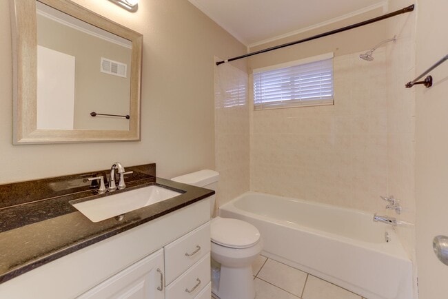 Building Photo - 2 Bed | 1 Bath