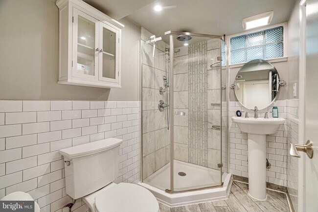 Building Photo - 7606 Jervis St