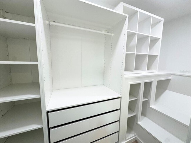 Building Photo - 9205 Tudor Dr