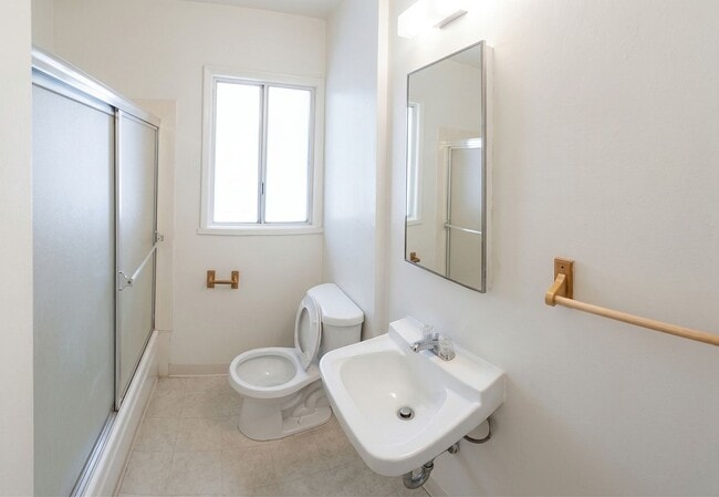 Building Photo - Spacious 2-Bedroom San Leandro Duplex w/ Detached Garage & Rear Yard