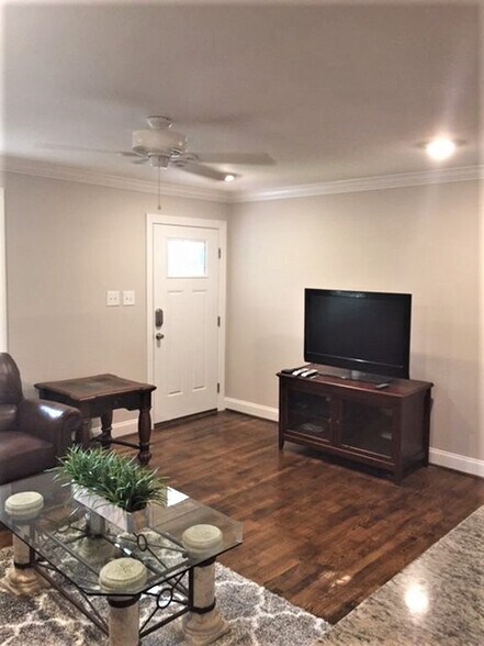 Living area furnished - 4922 Baylor Dr