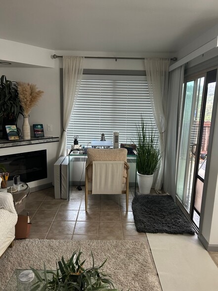 Building Photo - 241 E Rice Ranch Rd