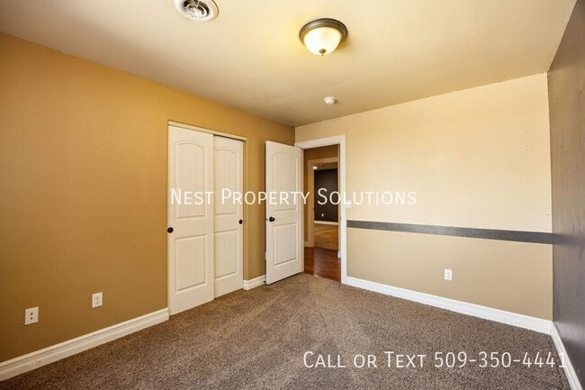 Building Photo - 547 S Bayside St