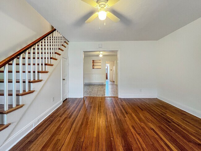 Building Photo - Classic Richmond Row House Steps from Byrd...