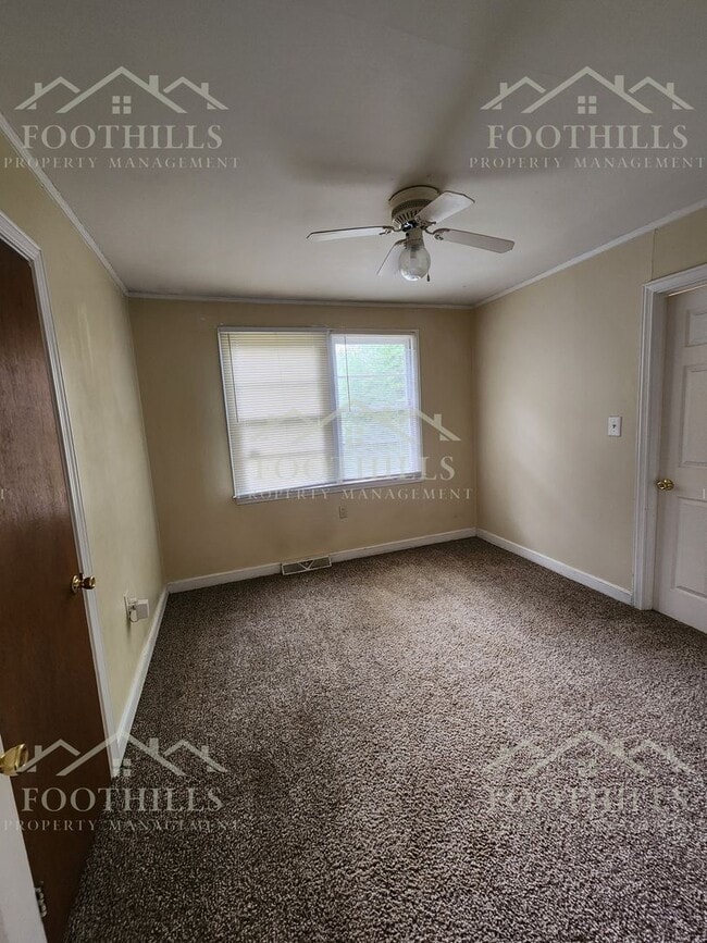 Building Photo - Spacious 3-Bedroom Near Anderson Universit...