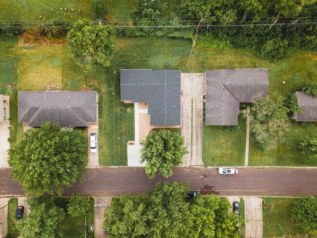 Building Photo - 2510 Braemore Rd