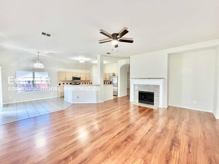 Building Photo - 233 Wagon Wheel Dr