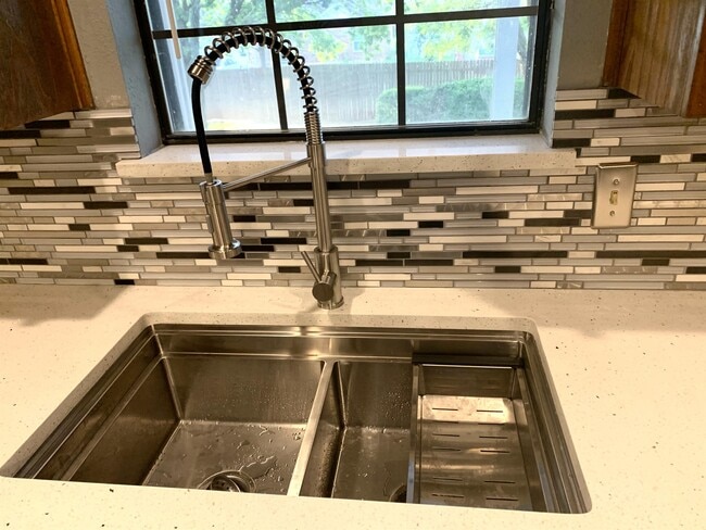 Building Photo - 649 Fire Light Dr