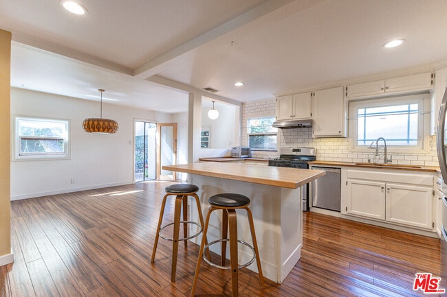 Building Photo - 3418 Greensward Rd