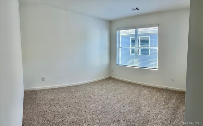 Building Photo - 5066 Pike Lp