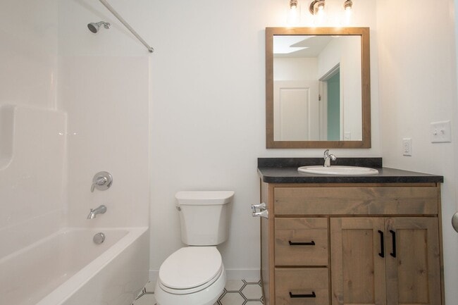 Building Photo - 4 Bed 3 Bath Single Family Home