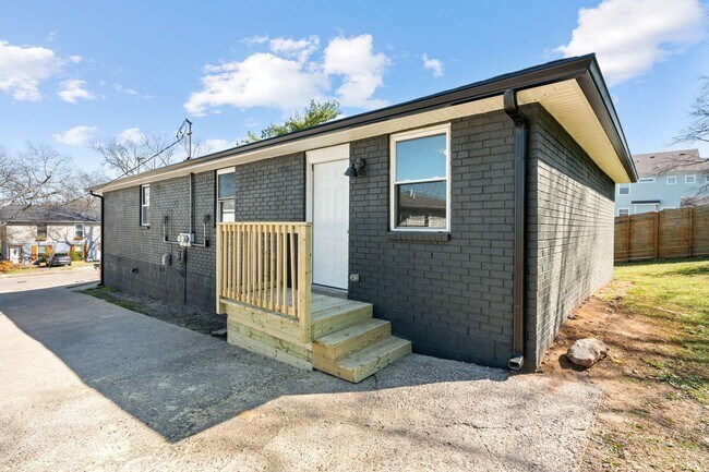 Primary Photo - 2160 Rock City St