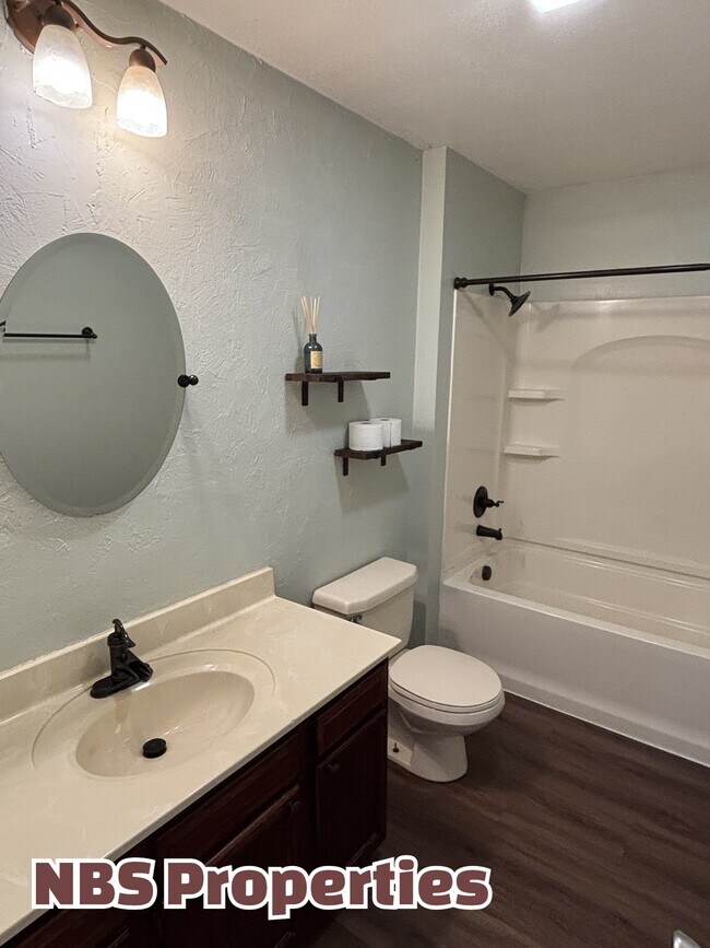 Building Photo - 7404 Foxglove Ln