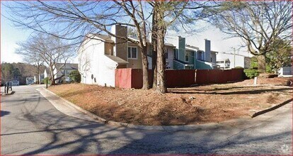 Building Photo - 1021 Thornwoode Ln