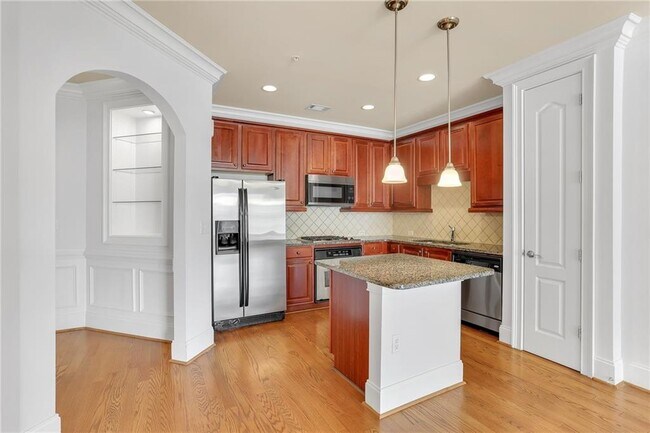 Building Photo - 2300 Peachford Rd