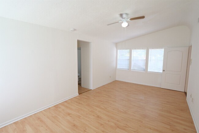Building Photo - 5231 Beechnut St