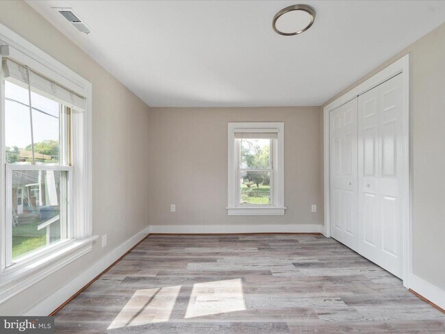 Building Photo - 323 Osage St