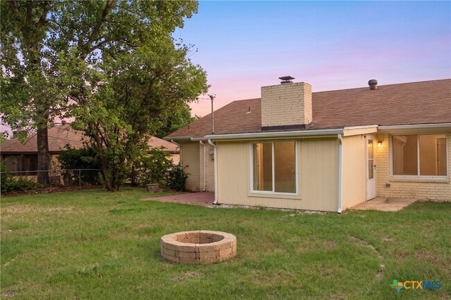 Building Photo - 211 E Hogan Dr