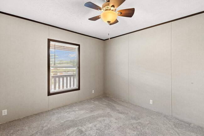 Building Photo - 444 Happy Swaner Ln
