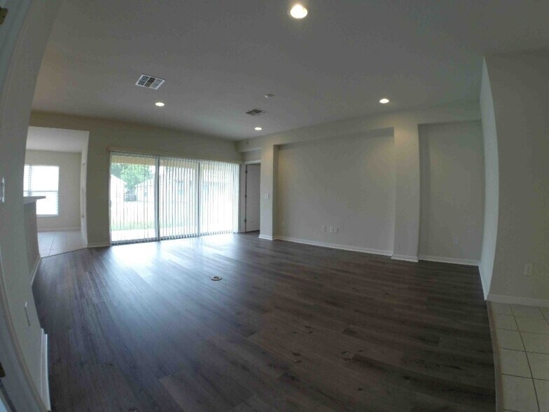 Building Photo - 5525 SW 40th St