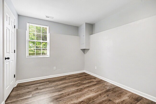 Building Photo - 211 Turner St