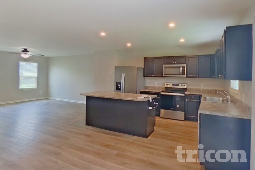 Building Photo - 120 Castlebrook Dr