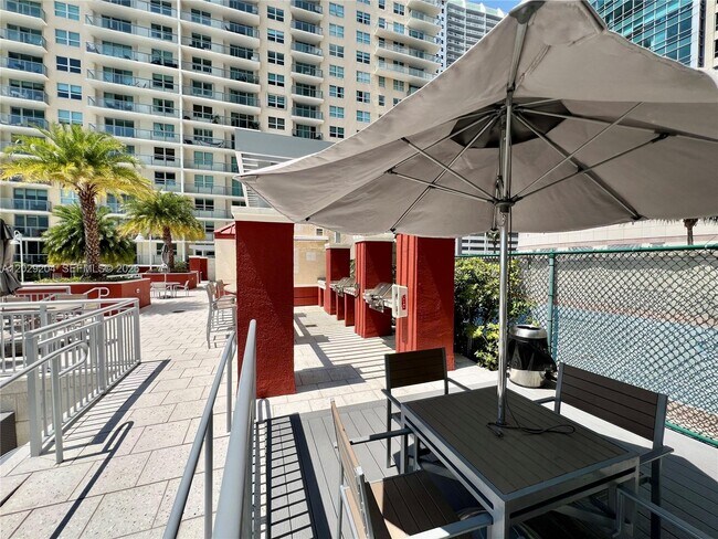 Building Photo - 1155 Brickell Bay Dr
