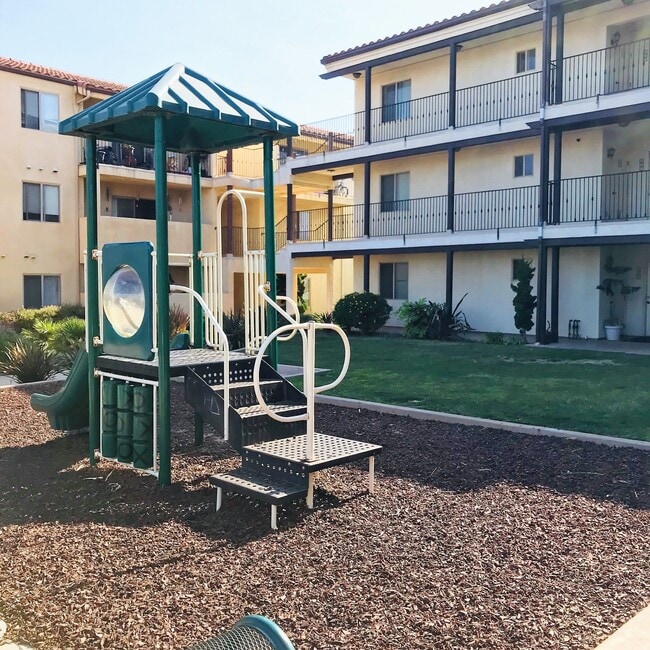 Building Photo - Beautiful 3 bedroom/1 bath in gated community. Call or come by to view!