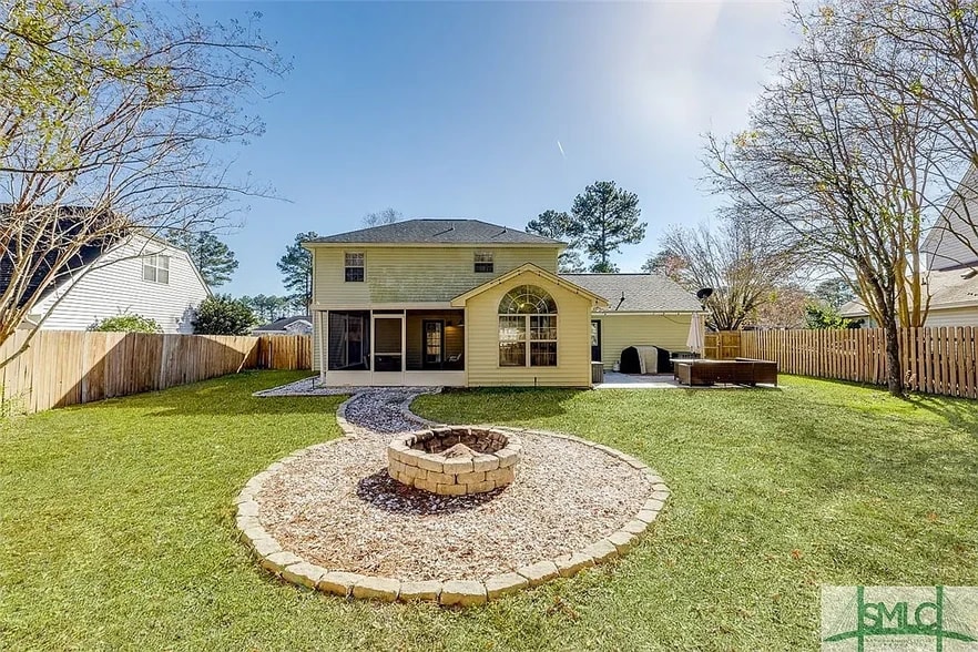 Building Photo - 165 Village Lake Dr