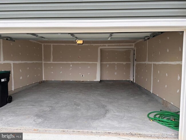 Building Photo - 106 Gossard Wy