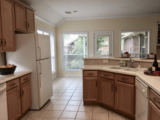 Building Photo - 114 N Queenscliff Cir