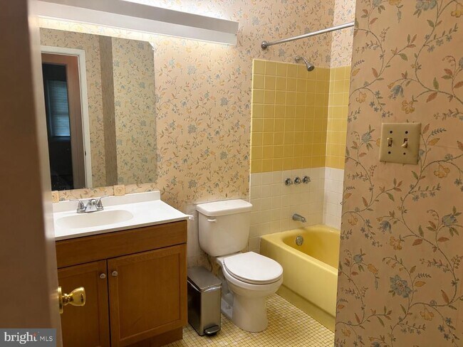 Building Photo - 2207 Hyson Pl