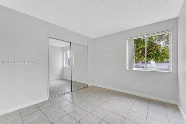 Building Photo - 1799 Fairview Villas Dr